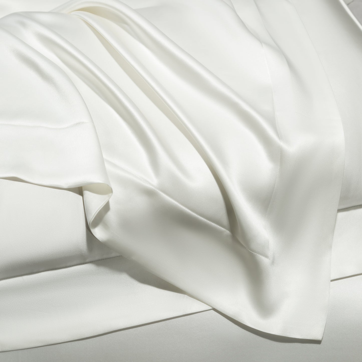 ENSEMBLE COUVERTURE ET TAIE D'OREILLER EN SOIE NATURELLE